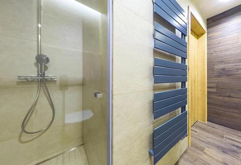 غرفة ديلوكس, Hills