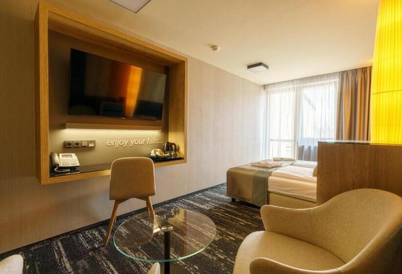 غرفة قياسية, Hills