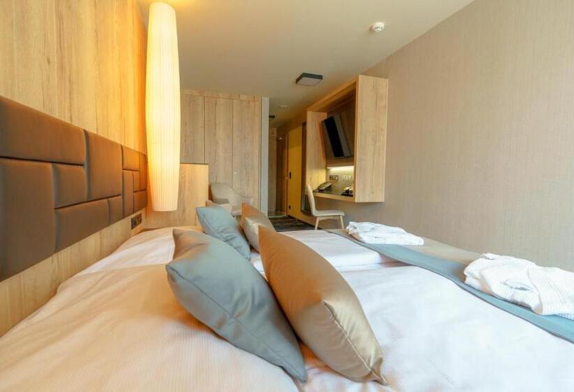 غرفة قياسية, Hills