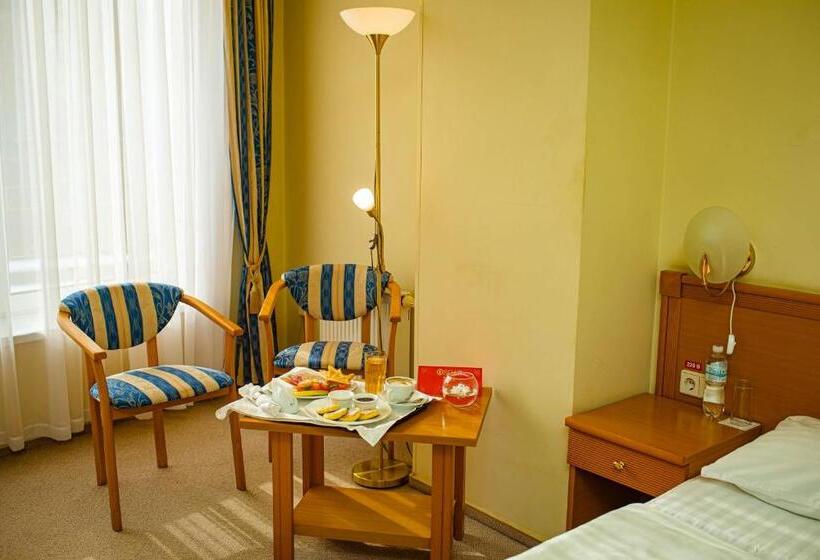 اتاق استاندارد, Oscar