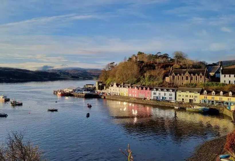 اتاق لوکس با چشم‌انداز دریا, Pink House Skye