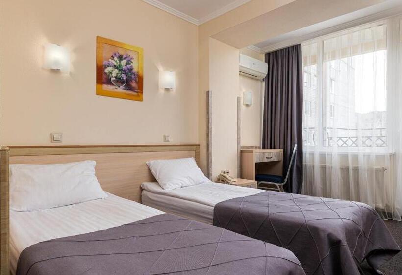 غرفة قياسية مزوَّدة بشُرفة, Sonata Hotel & Restaurant готель соната