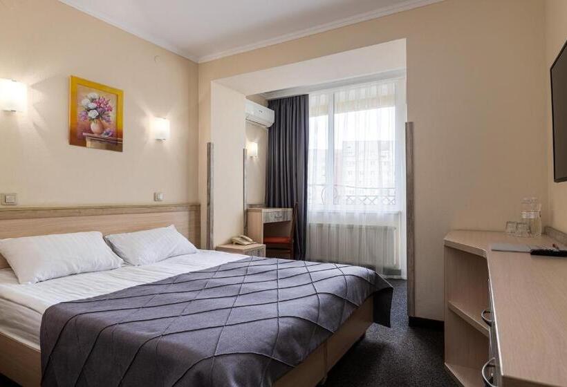 غرفة قياسية مزوَّدة بشُرفة, Sonata Hotel & Restaurant готель соната