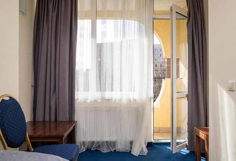 جناح جونيور, Sonata Hotel & Restaurant готель соната