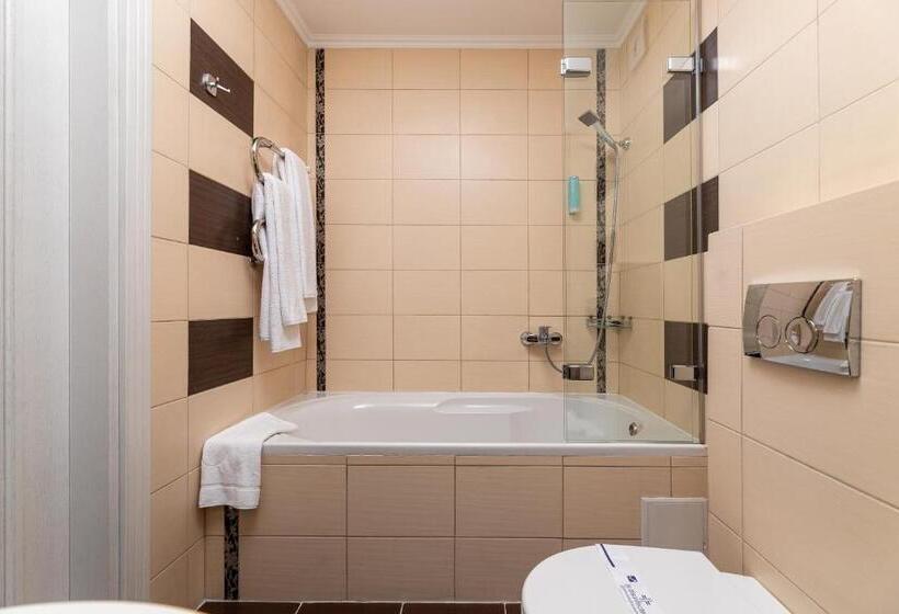 جناح, Sonata Hotel & Restaurant готель соната