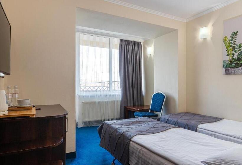 غرفة عائلية, Sonata Hotel & Restaurant готель соната