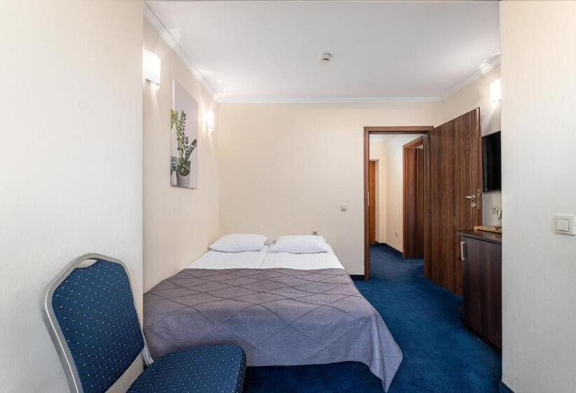 غرفة عائلية, Sonata Hotel & Restaurant готель соната