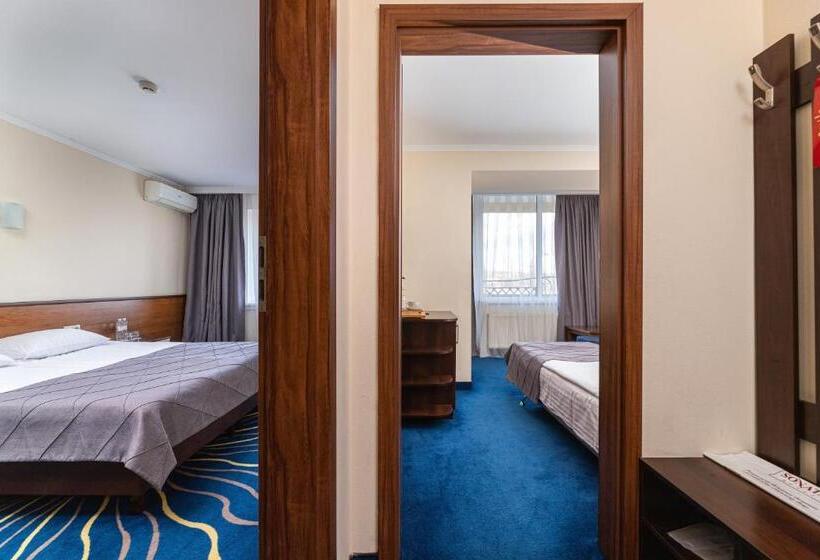 غرفة عائلية, Sonata Hotel & Restaurant готель соната