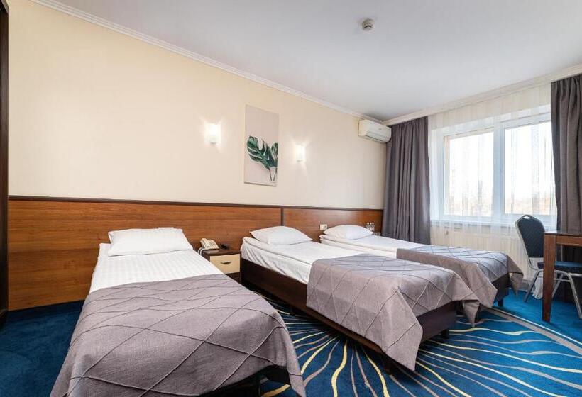 غرفة عائلية, Sonata Hotel & Restaurant готель соната