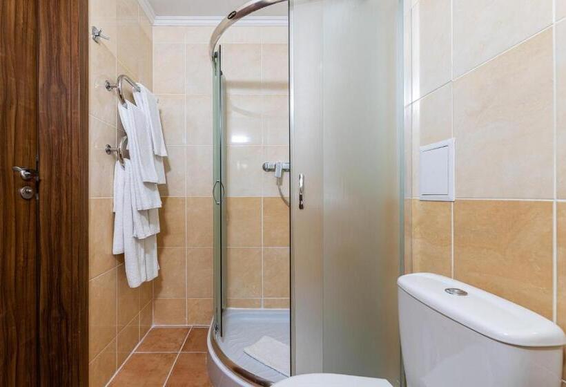 غرفة قياسية مزوَّدة بشُرفة, Sonata Hotel & Restaurant готель соната