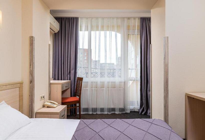 غرفة قياسية مزوَّدة بشُرفة, Sonata Hotel & Restaurant готель соната