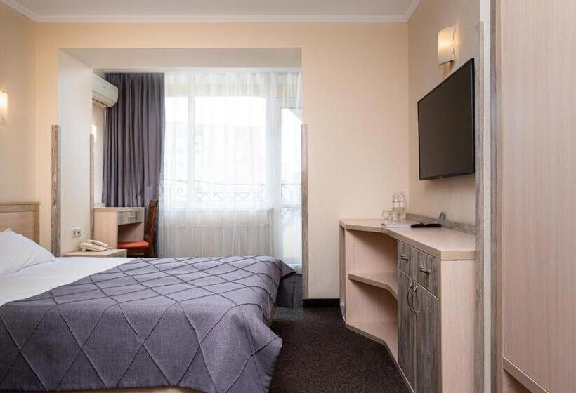 غرفة قياسية مزوَّدة بشُرفة, Sonata Hotel & Restaurant готель соната