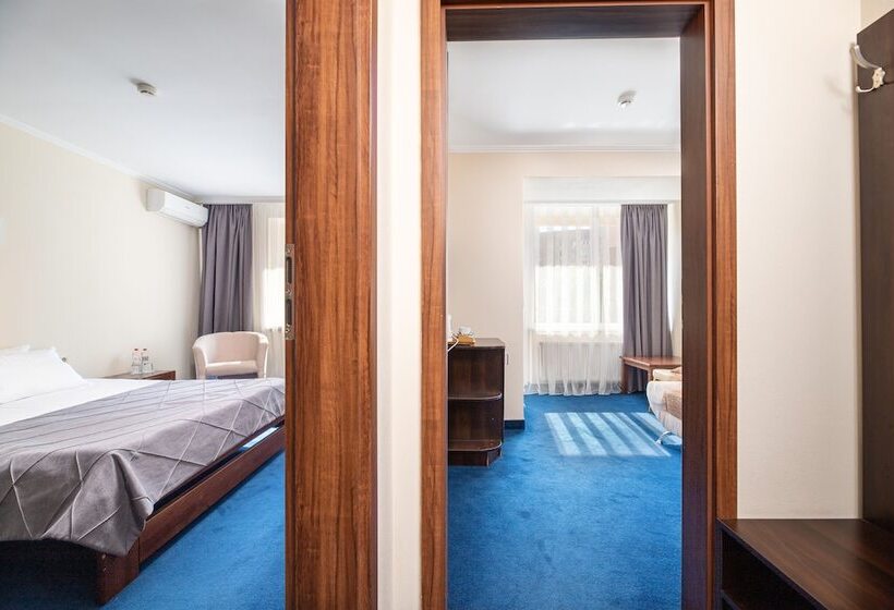 جناح جونيور, Sonata Hotel & Restaurant готель соната