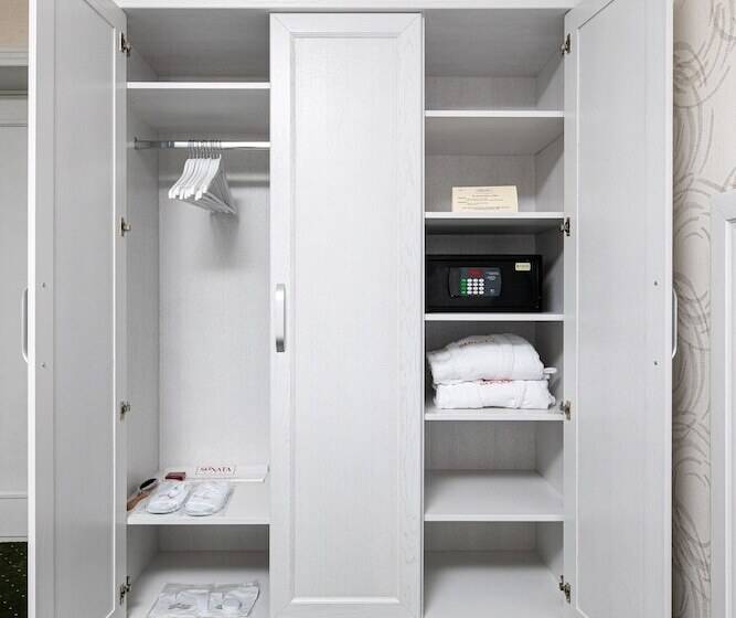 جناح, Sonata Hotel & Restaurant готель соната