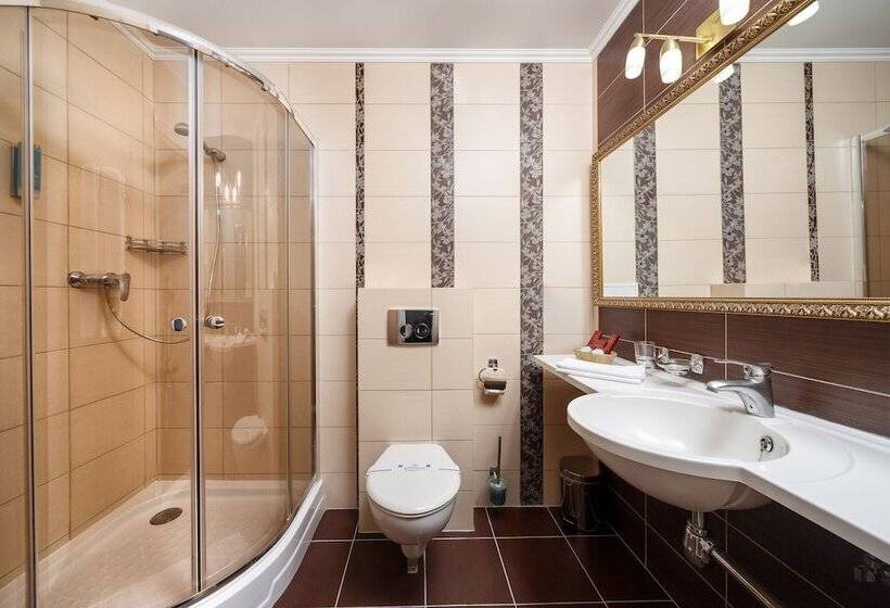 جناح, Sonata Hotel & Restaurant готель соната