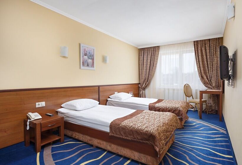 غرفة عائلية, Sonata Hotel & Restaurant готель соната