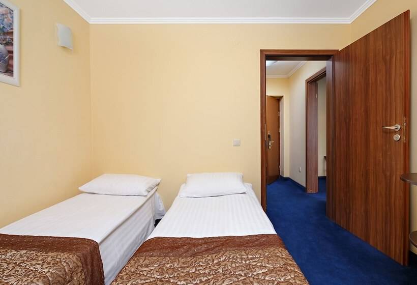 غرفة عائلية, Sonata Hotel & Restaurant готель соната