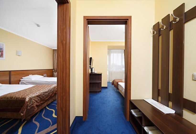 غرفة عائلية, Sonata Hotel & Restaurant готель соната