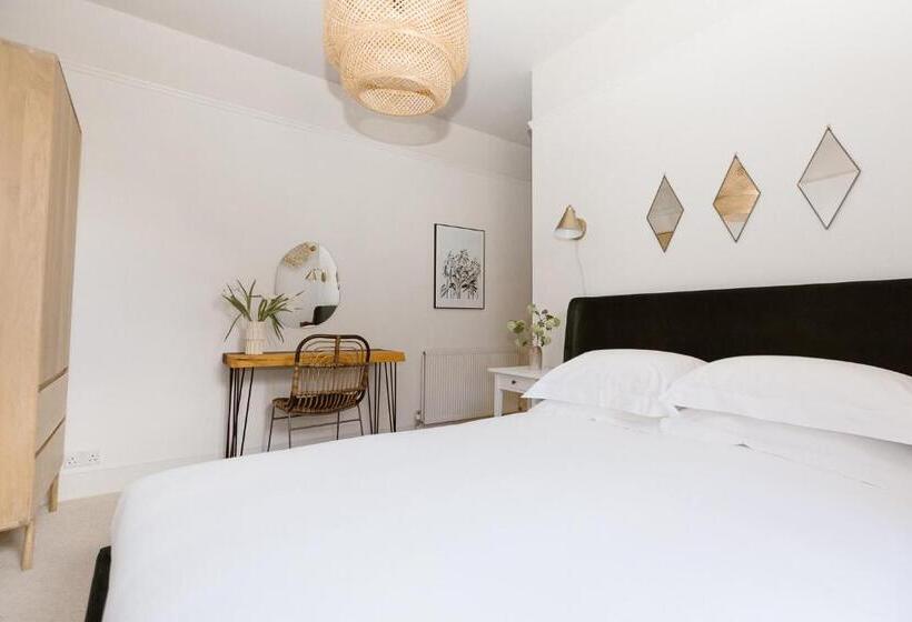 スタンダードルーム, The Sandy Duck