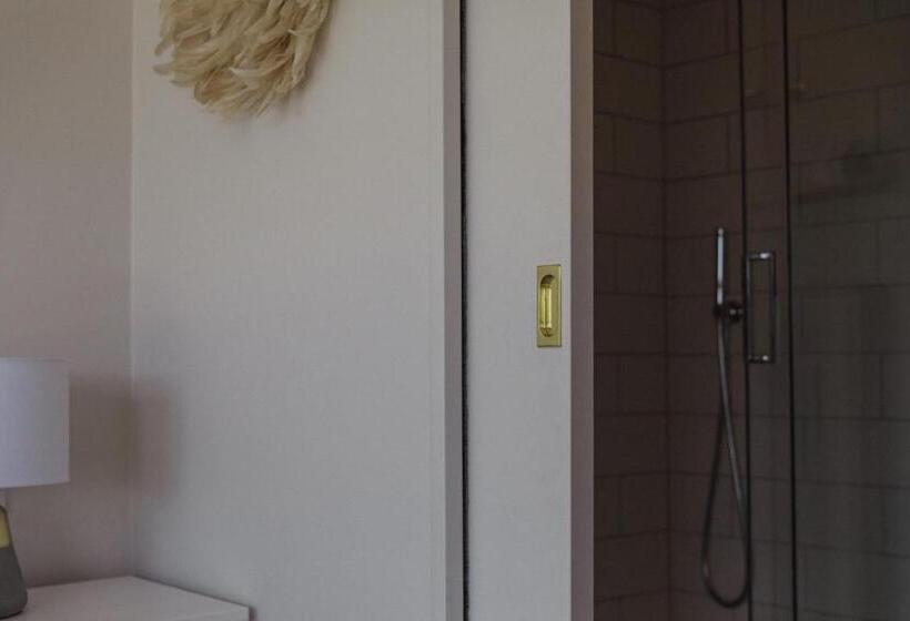 スタンダードルーム, The Sandy Duck