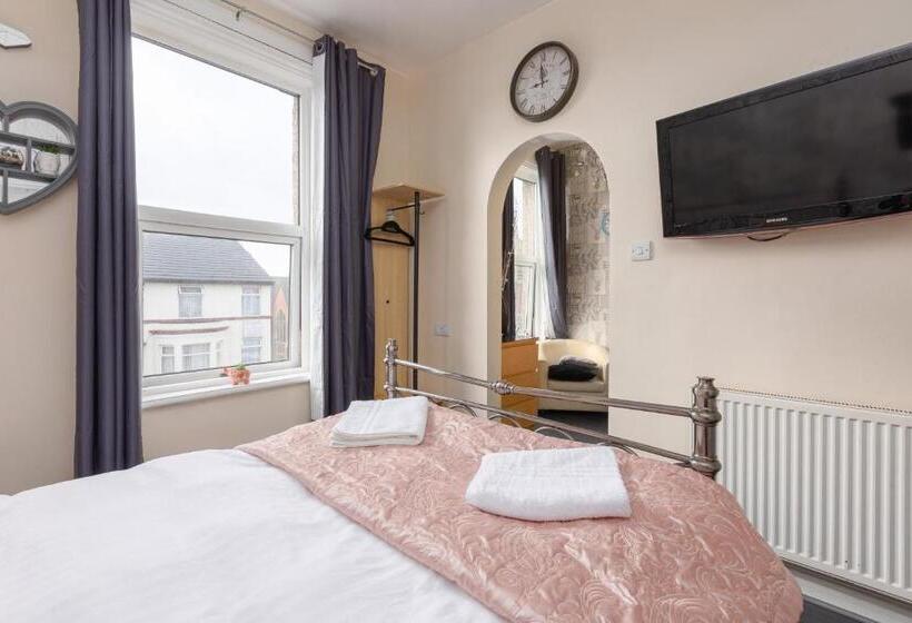 Семейный Номер, The B & B Blackpool