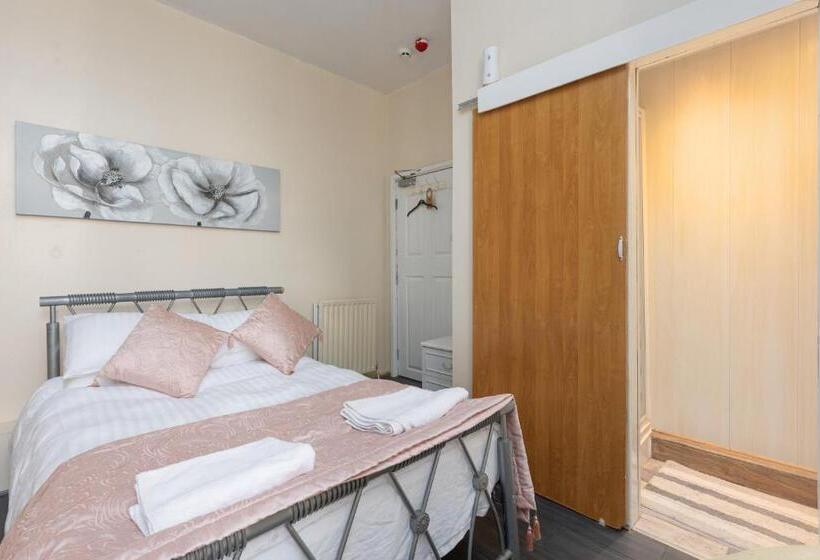 Номер Стандарт, The B & B Blackpool