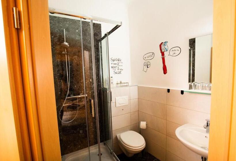 اتاق استاندارد چهار تخته, Dežnik