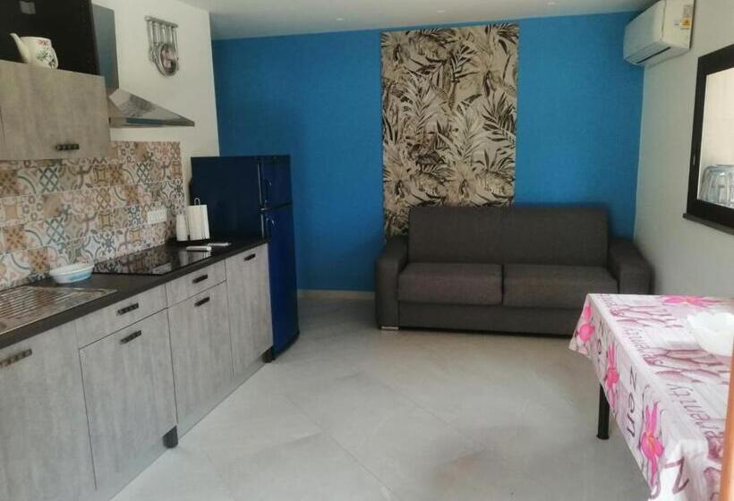 בית, חדר שינה 1, Mongibeach