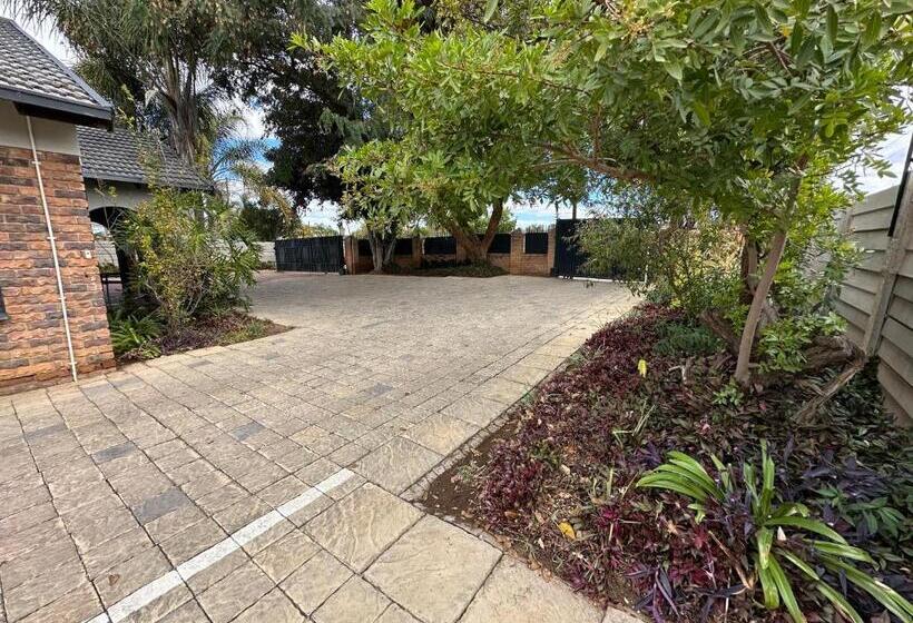 标准间, Cornerstone Guest House