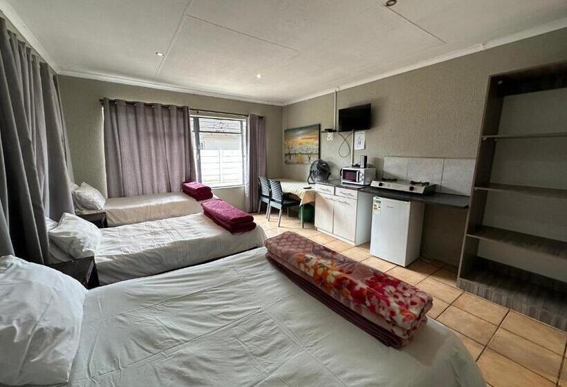 패밀리 룸, Cornerstone Guest House