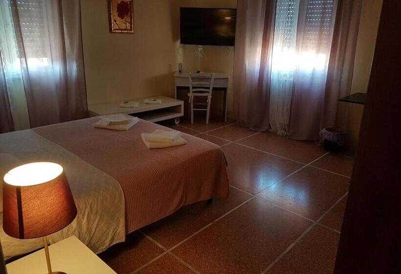 اتاق لوکس, Miranda Pisa