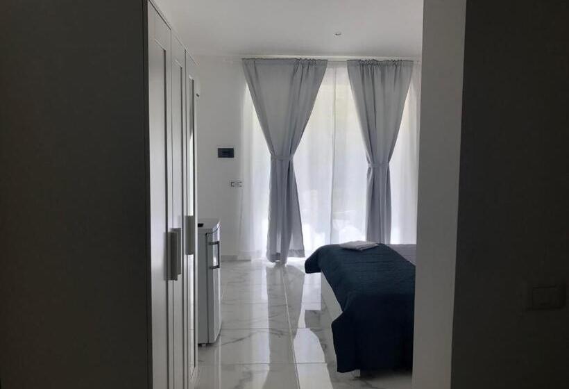 Номер Deluxe Кровать Кинг, Amantea Monument