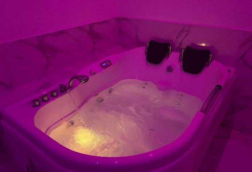 Стандартный Номер Кровать Кинг, Amantea Monument