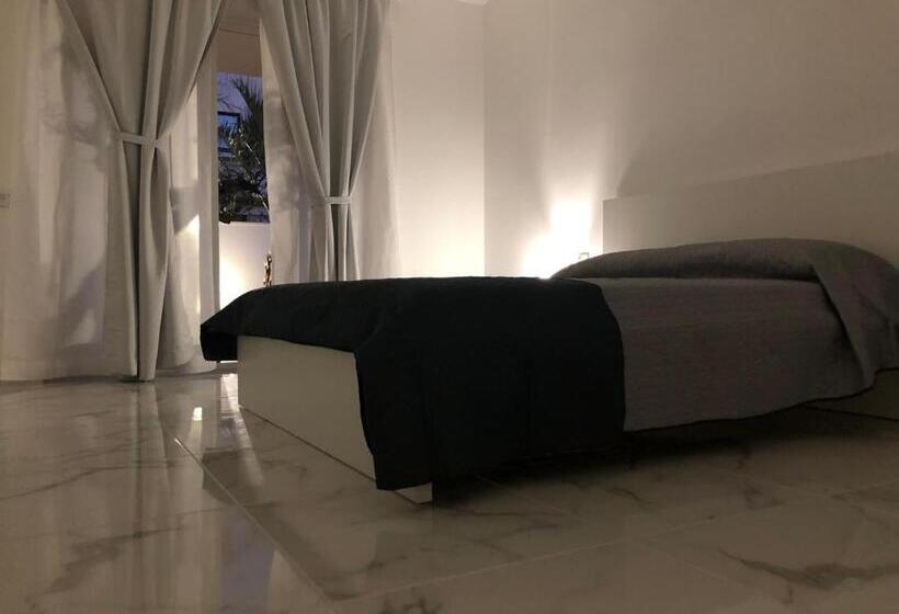 Стандартный Номер Кровать Кинг, Amantea Monument