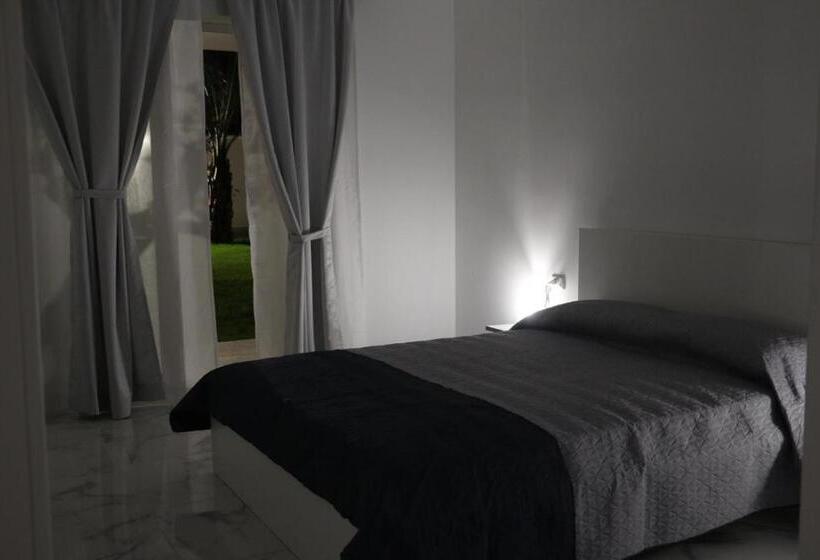 Стандартный Номер Кровать Кинг, Amantea Monument