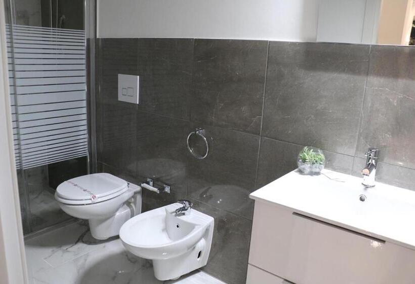 Стандартный Номер Кровать Кинг, Amantea Monument