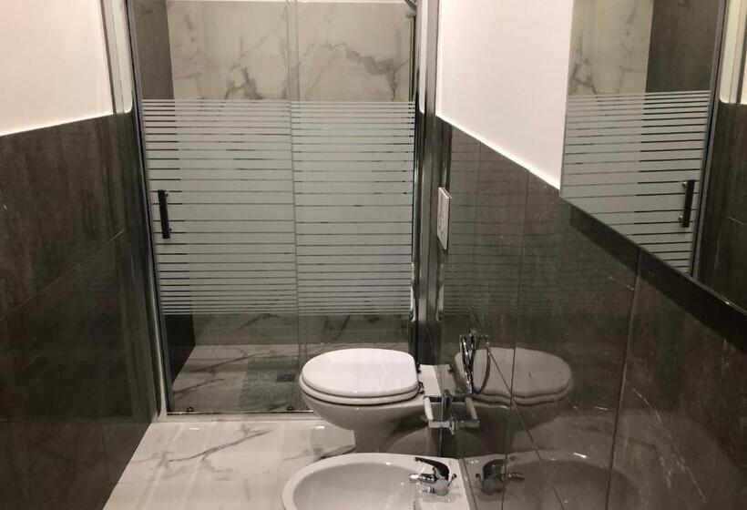 Стандартный Номер Кровать Кинг, Amantea Monument