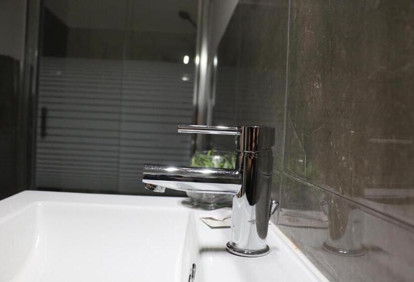 Стандартный Номер Кровать Кинг, Amantea Monument