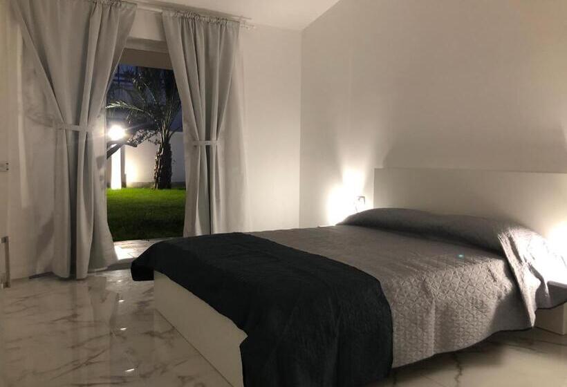 Стандартный Номер Кровать Кинг, Amantea Monument