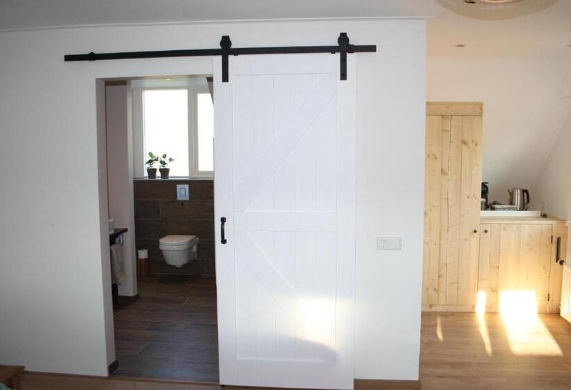 חדר סטנדרט, Hiltop