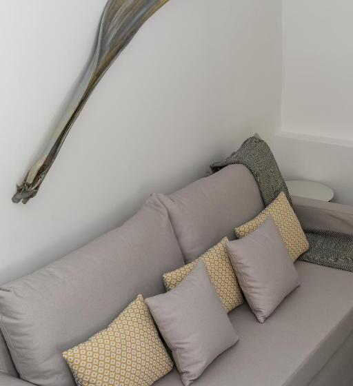 1 Bedroom Penthouse Apartment, Casa Temprado