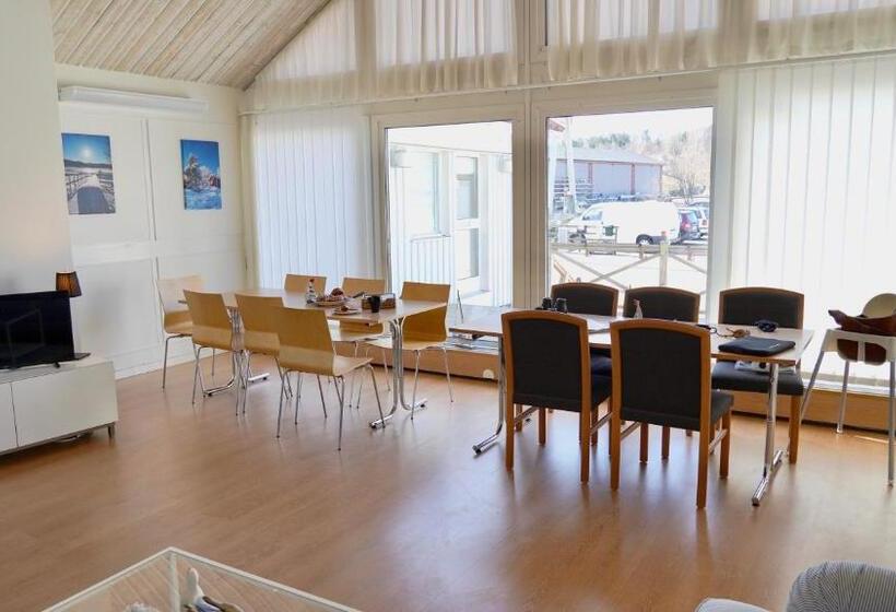 经济房, Henåns Hostel In The Marina