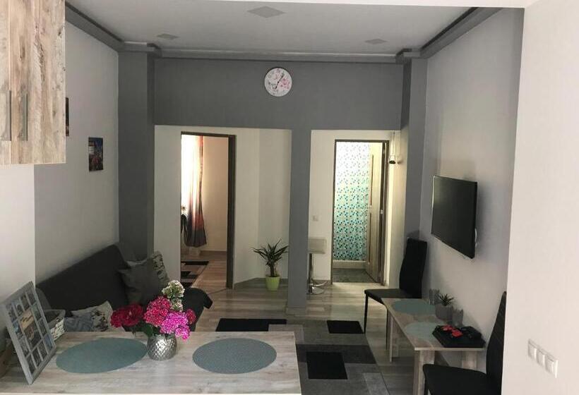 خانه 1 خوابه, Andres Central Apartments House