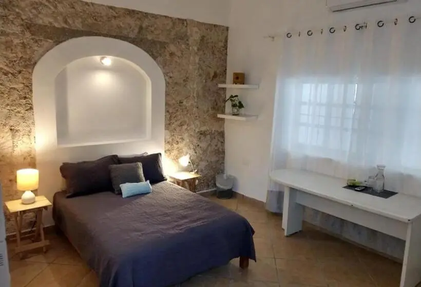 デラックスルーム, Carlota Guest House