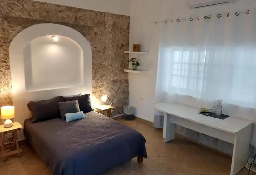 デラックスルーム, Carlota Guest House