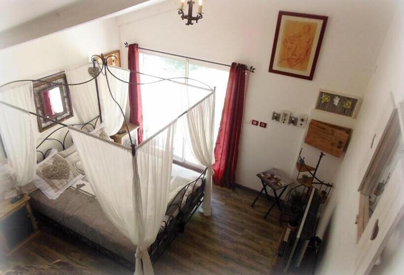 家庭间, Domaine De L Insolite