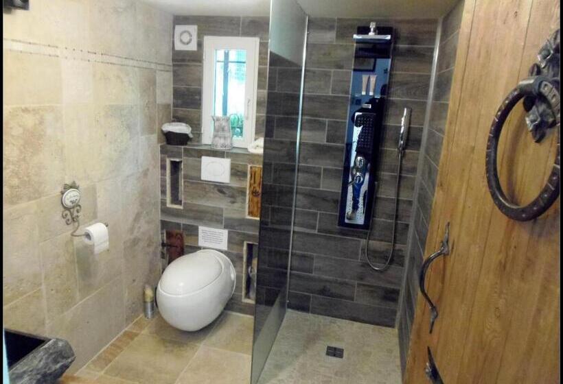 家庭间, Domaine De L Insolite