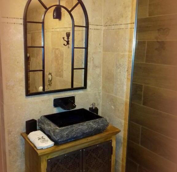 家庭间, Domaine De L Insolite