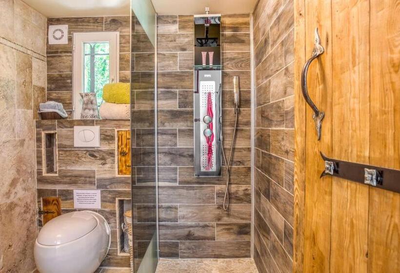 家庭间, Domaine De L Insolite