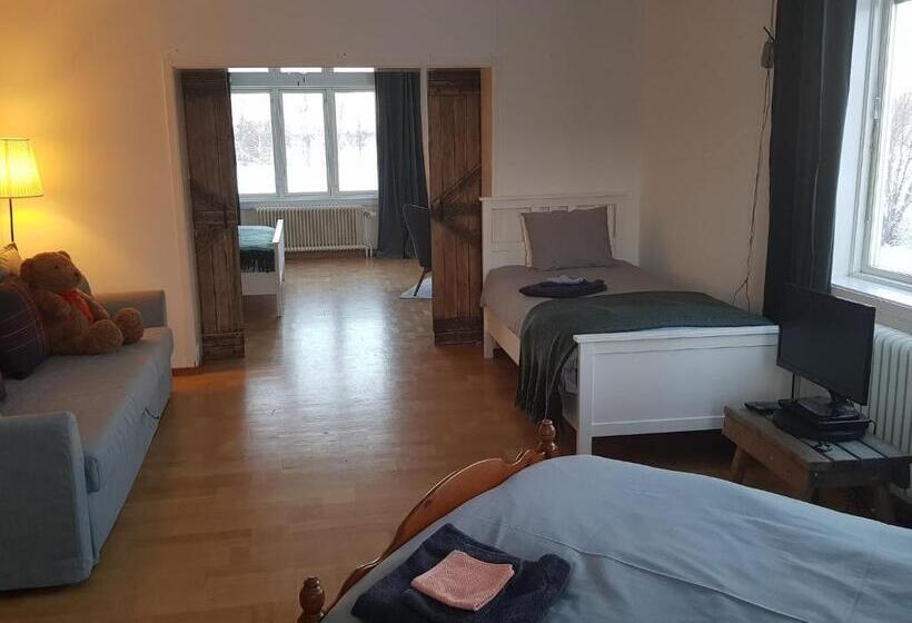 דירת שני חדרים, The Friendly Moose